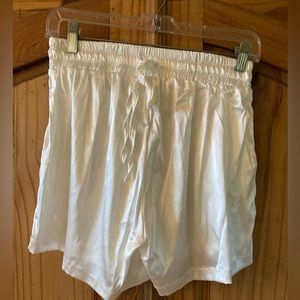 Women Summer Weatherly White Ivory Lauren silk satin pajama shorts size L - NWT